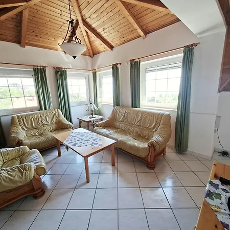Apartmán Szepkilato Felso Szint Medencevel Es Kilatassal *