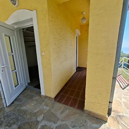 Apartmán Szepkilato Felso Szint Medencevel Es Kilatassal Balatongyörök
