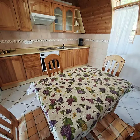 Szepkilato Felso Szint Medencevel Es Kilatassal Apartmán Balatongyörök