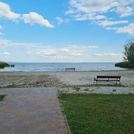 Szepkilato Felso Szint Medencevel Es Kilatassal Balatongyörök