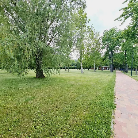 Szepkilato Felso Szint Medencevel Es Kilatassal Balatongyörök